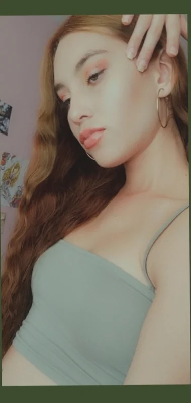 Liz Onírica OnlyFans brunette creator