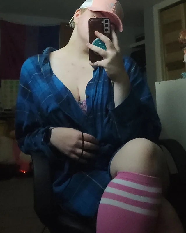 Willow stone OnlyFans creator with exclusive content.