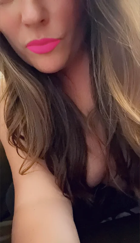 Layla<3 OnlyFans creator offering relationship advice