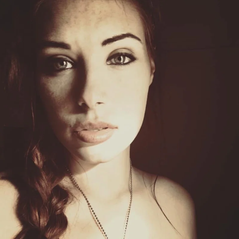 Anna Stroud OnlyFans profile with enticing content.