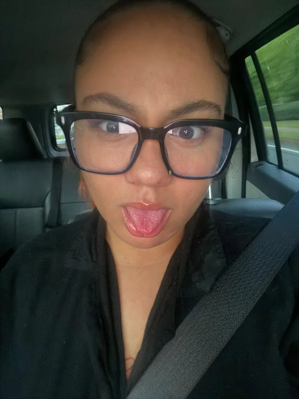 laetoo3motional on OnlyFans showcasing her nerdy style