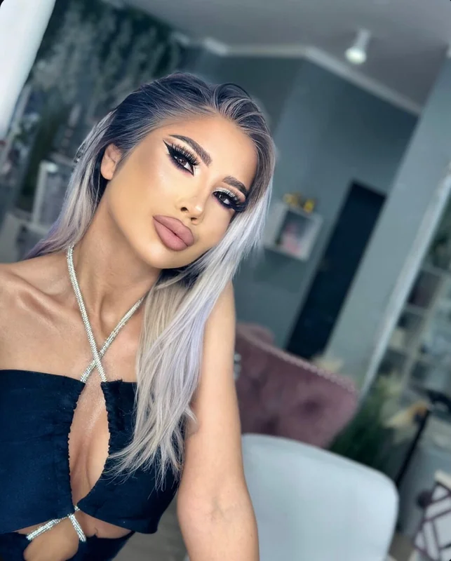Delizz OnlyFans creator with hot content