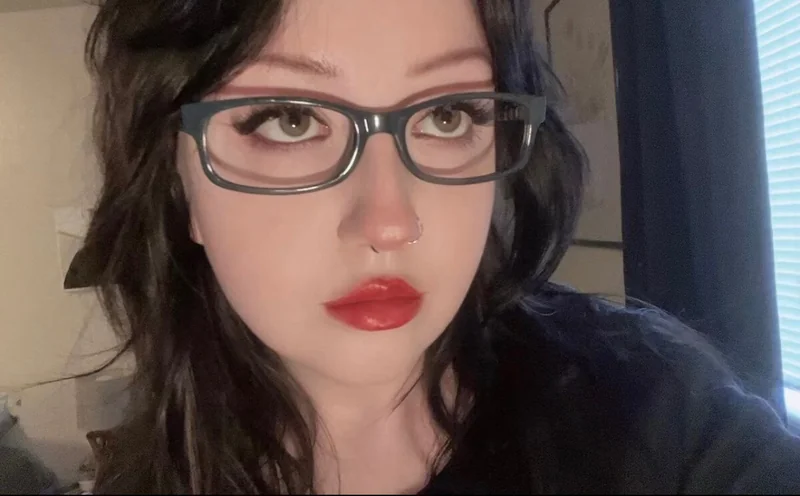 Ash OnlyFans gamer with a natural ass