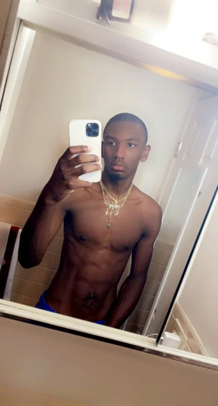 Unoticed19 OnlyFans athletic male creator