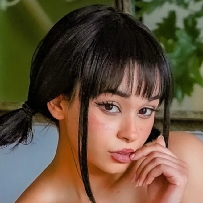 babydoll OnlyFans Italian babe with black hair