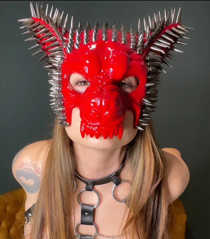 Valeria Minx OnlyFans edgy brunette creator