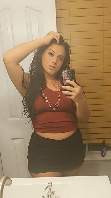 Valerie Rosee OnlyFans creator with live shows