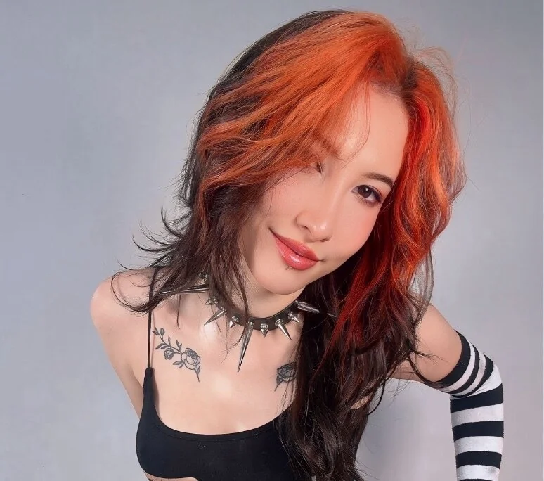 Veenacos OnlyFans creator with lewd cosplay content.