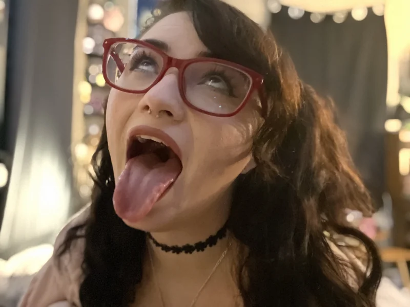 Venusveria OnlyFans cute goth personality