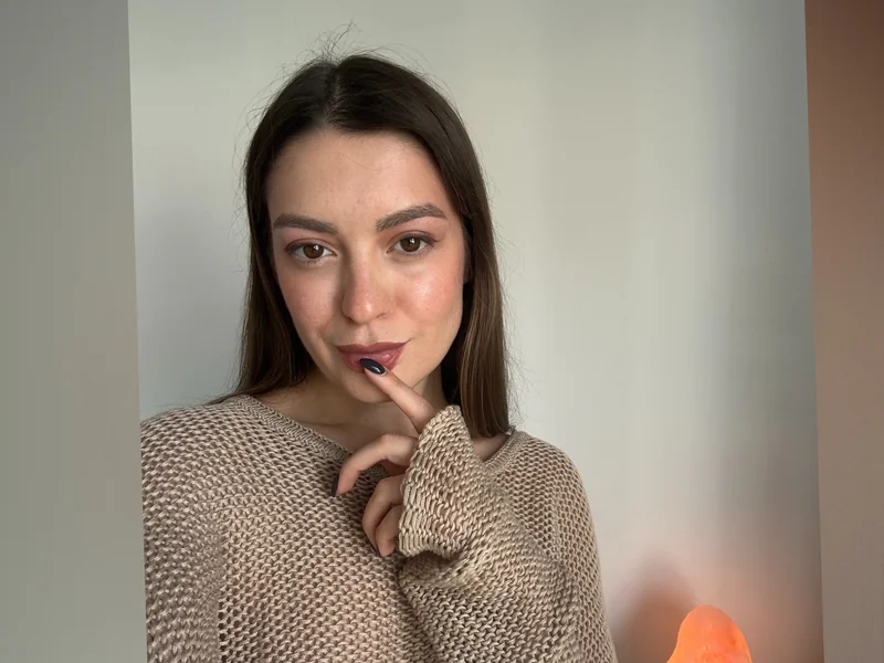 Vera pole dancer OnlyFans profile with long legs