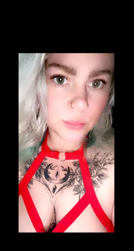 Veronica OnlyFans tattooed creator