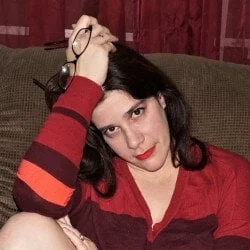 Vickiveronaxxx OnlyFans brunette creator