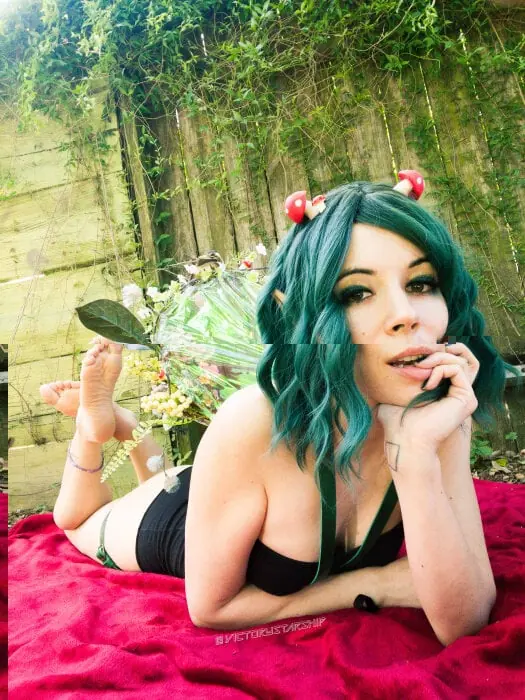 Vikki OnlyFans blue haired nerdy girl