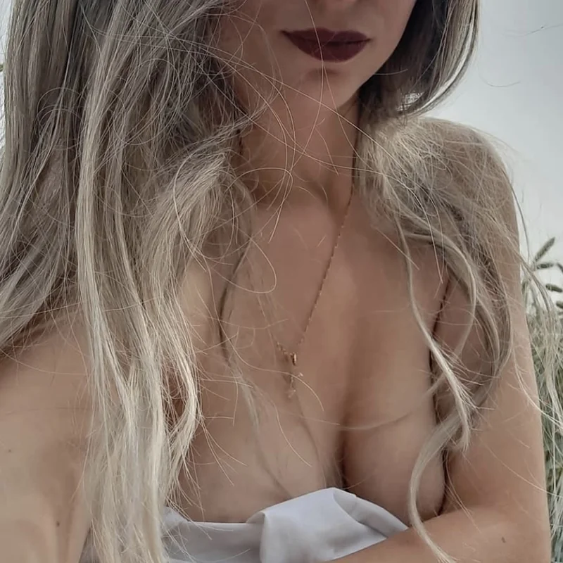 Vikirosefree OnlyFans creator with a cat mask