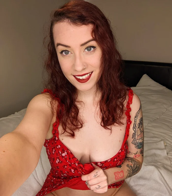 Violastormfree OnlyFans curvy redhead