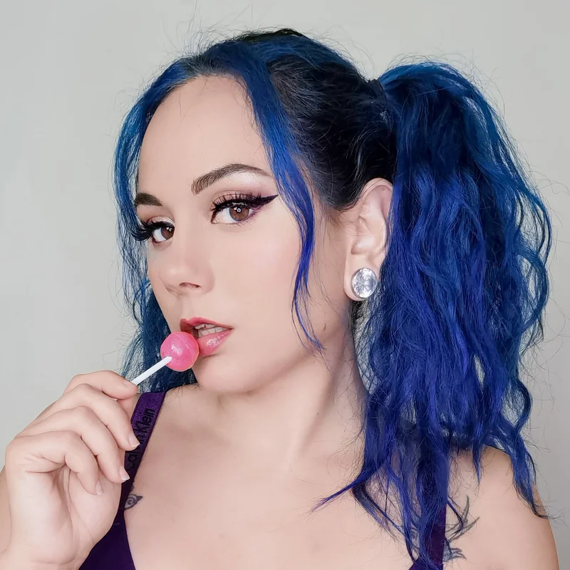 VIVIANNA VIXEN OnlyFans creator with a toned body