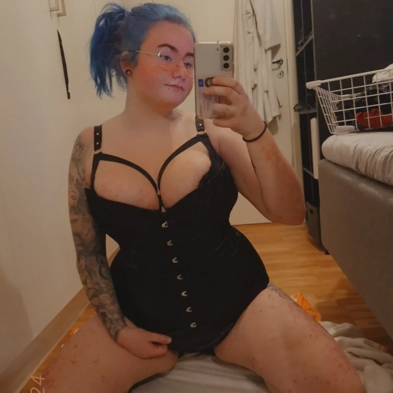 Vixxenera OnlyFans authentic content creator