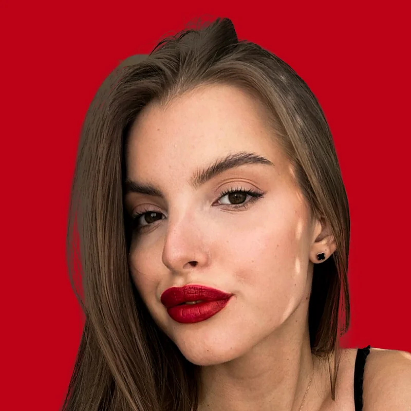 Vixy Di OnlyFans creator with a creative flair