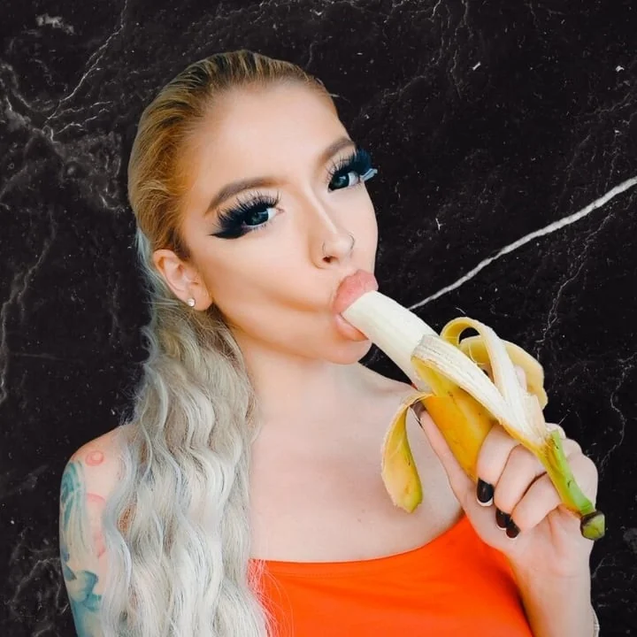 Vvolfie OnlyFans blonde tattooed creator