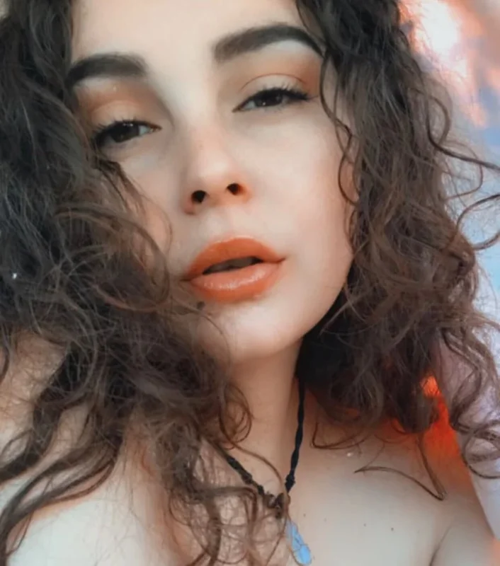 Weeds OnlyFans creator with engaging content