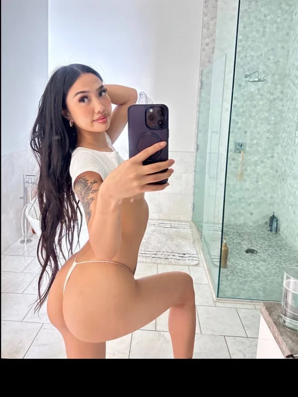 Aja 3 OnlyFans art student with a friendly vibe