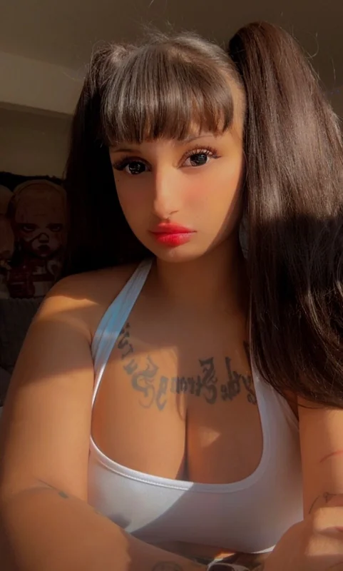 wetnikki OnlyFans creator with engaging content