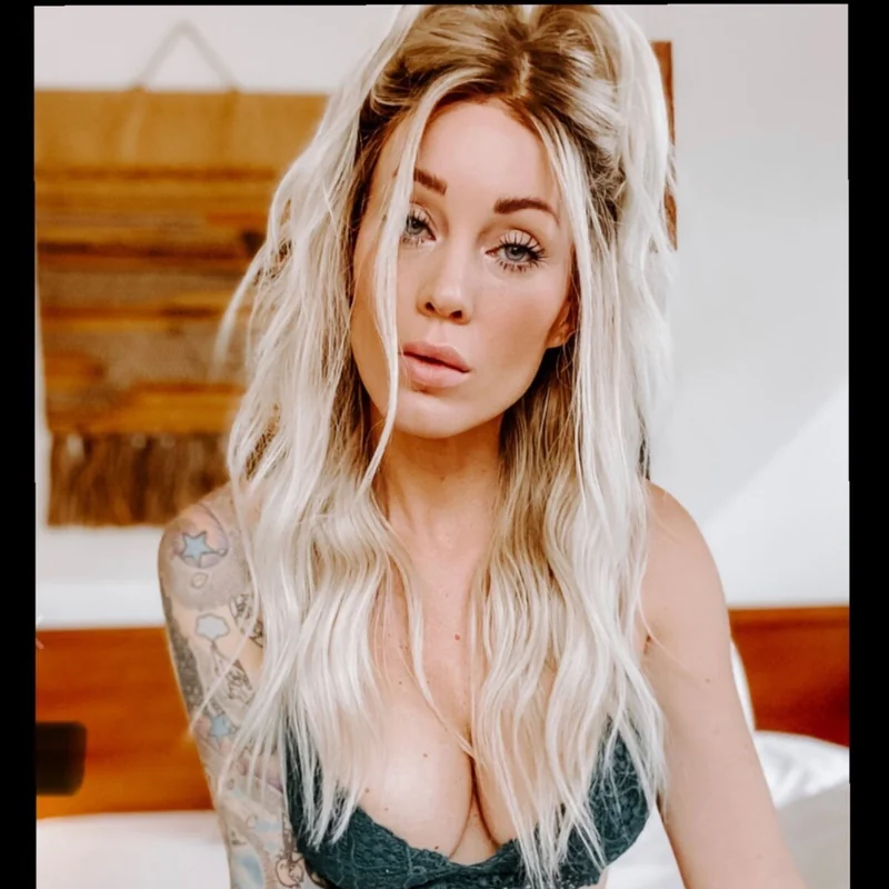 Wholesome Fox OnlyFans creator with engaging content