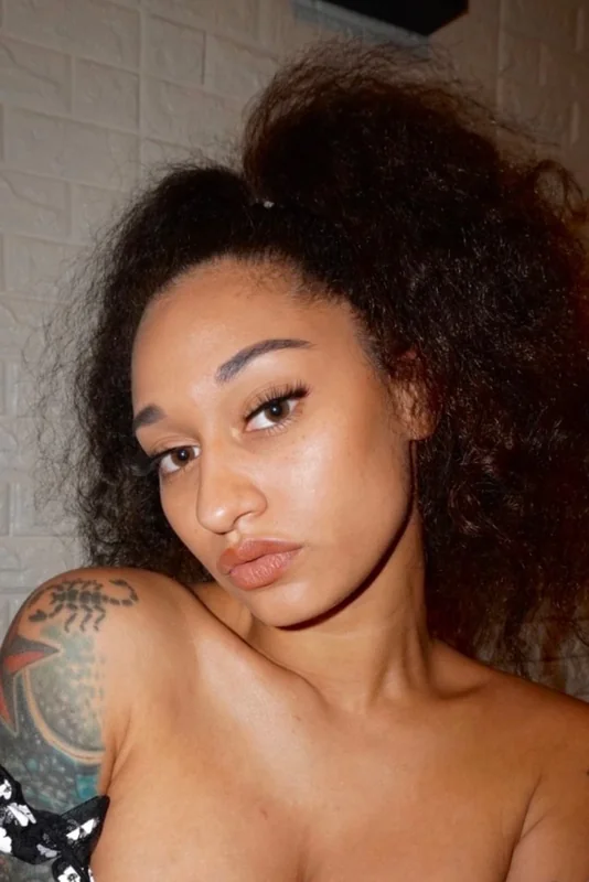 Wifeybae OnlyFans with big booty
