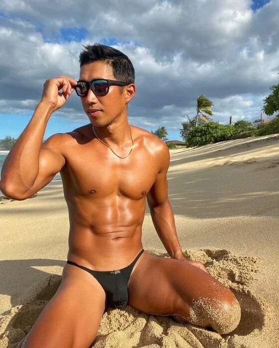 Willinhawaii OnlyFans athletic male creator