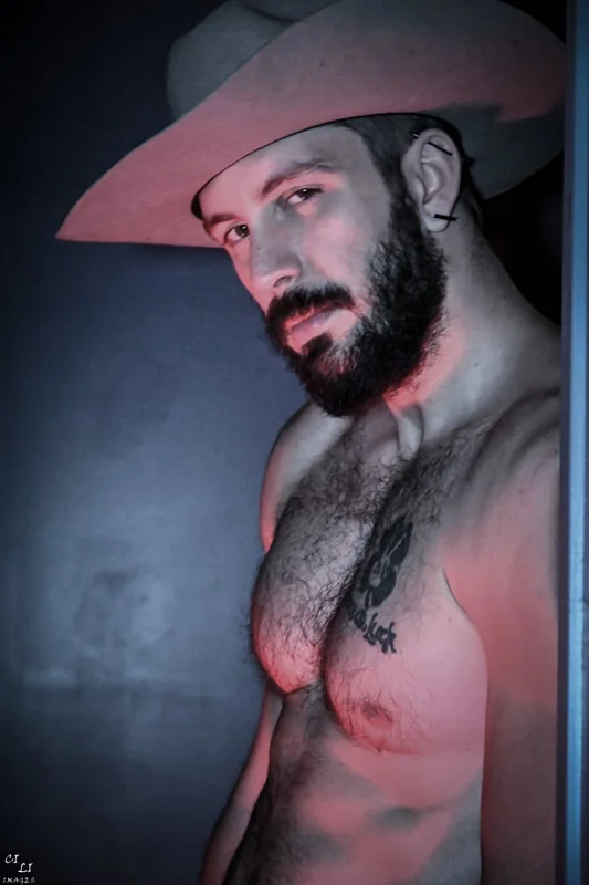 Wolfcapnow OnlyFans tattooed athletic creator