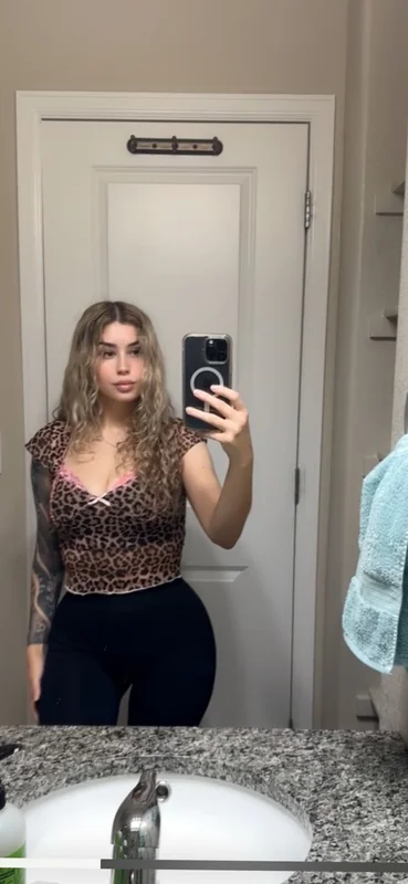 Xandrialeona OnlyFans creator with exclusive content