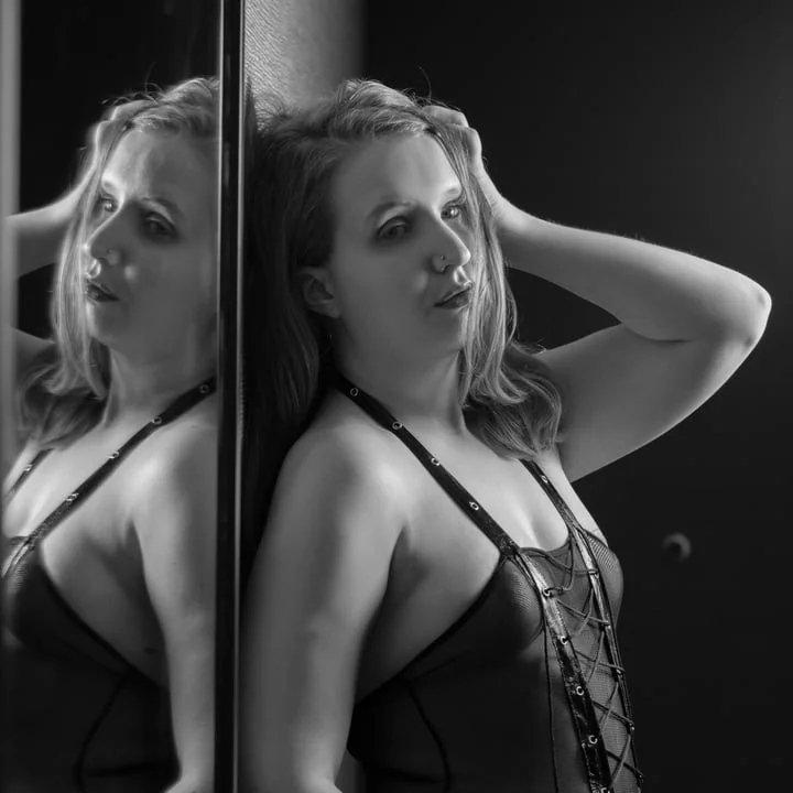 Xilliannax OnlyFans blonde pierced creator