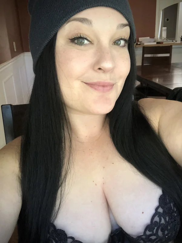 Xsarahx8 OnlyFans creator with positive vibes