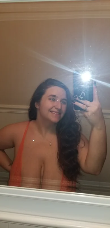 Rae OnlyFans creator offering daily nudes
