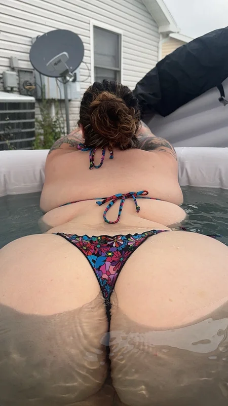 Tatted baddie OnlyFans tattooed model