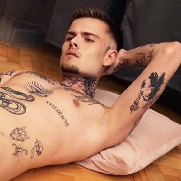 Xxxgreyfans OnlyFans tattooed male creator