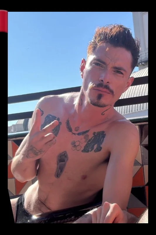 Xxxlpop OnlyFans performer with captivating content.