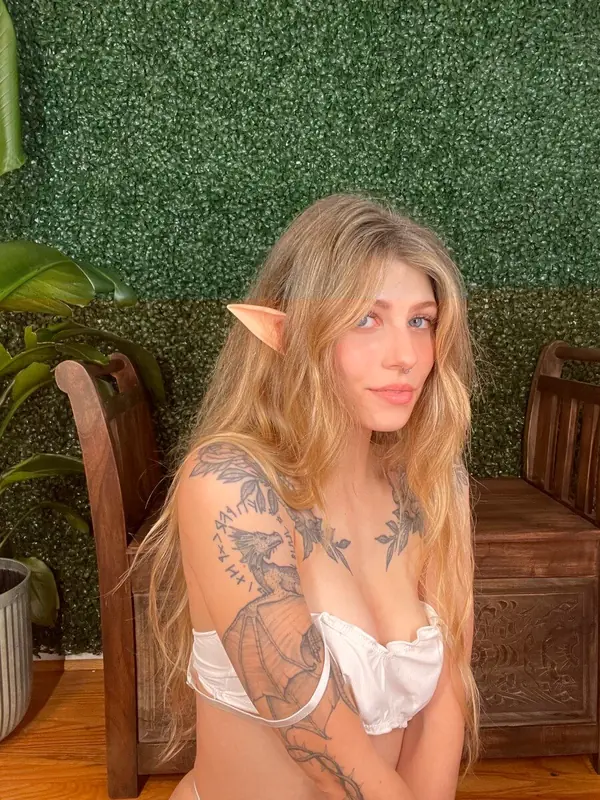 Yav OnlyFans petite tattooed creator
