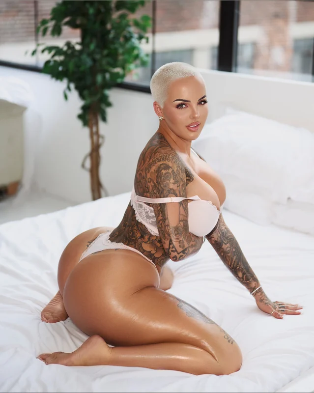 Yesbabygirl OnlyFans tattooed creator