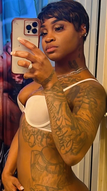 Your1queeen OnlyFans creator sharing exclusive content.