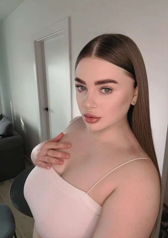 Your Baby Arina OnlyFans creator with exclusive content