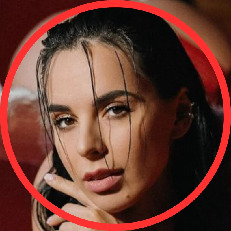 Emily OnlyFans creator with captivating lifestyle photos.