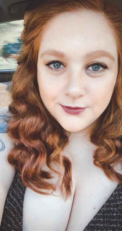 Goddess OnlyFans profile with a captivating photo.