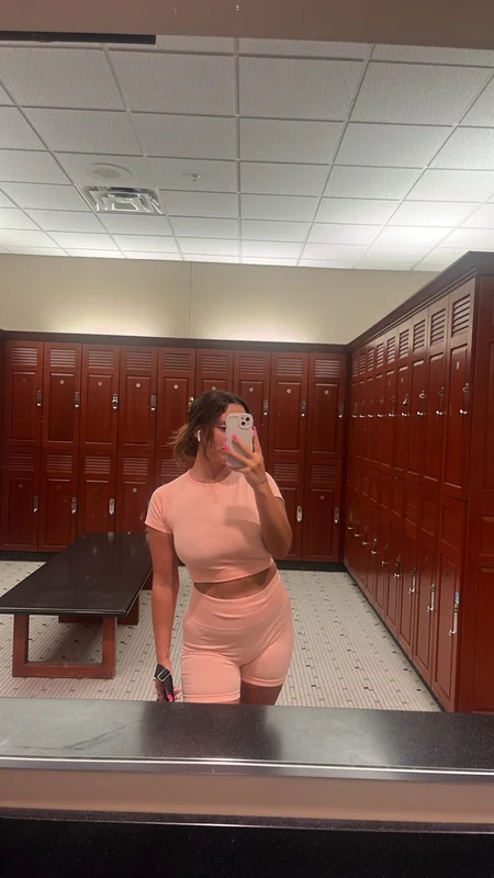 yourhappyhour OnlyFans creator with minimalist content