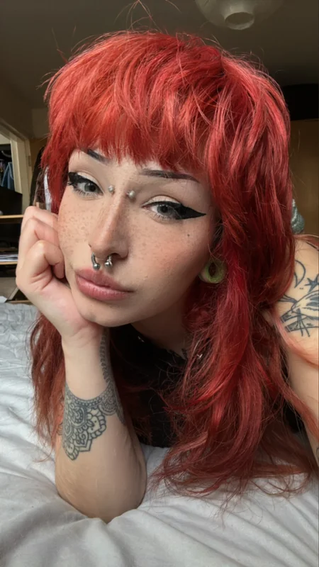 YUGIH0E OnlyFans creator with explicit content.