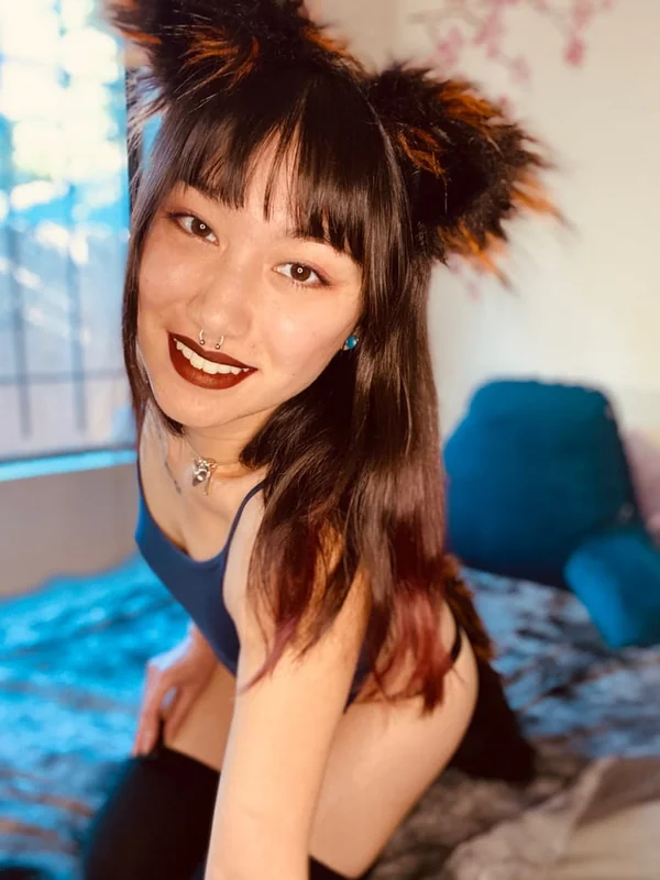 Yurifoxgirlvip OnlyFans Alternative Creator
