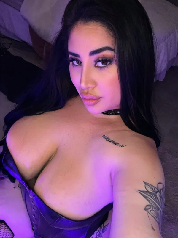 Yustine x OnlyFans creator with captivating personality