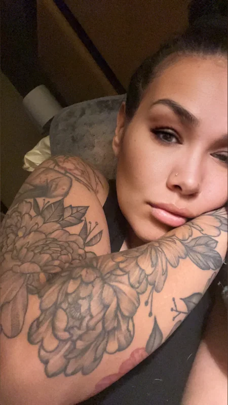 Yvette22 OnlyFans creator with unique content