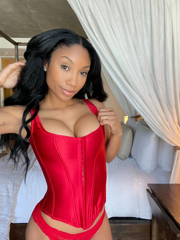 Zoey Jay VIP OnlyFans creator with exclusive content