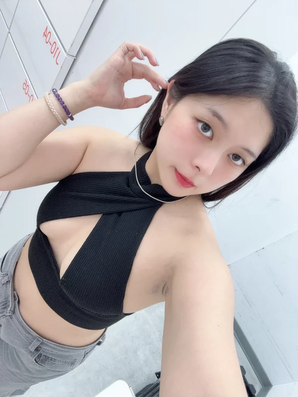 *HAN) OnlyFans creator with black hair